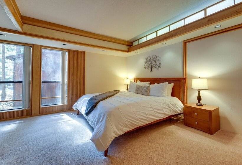 Expansive Tahoe Donner House With Hot Tub!