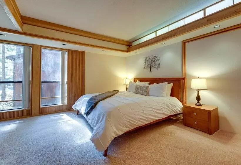 Expansive Tahoe Donner House With Hot Tub!