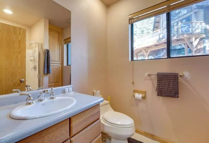 Expansive Tahoe Donner House With Hot Tub!