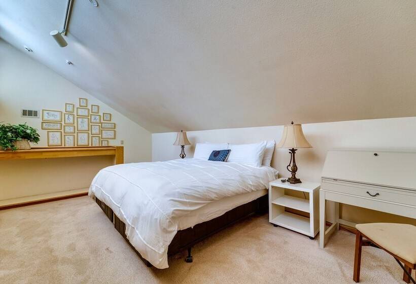 Expansive Tahoe Donner House With Hot Tub!