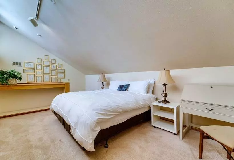Expansive Tahoe Donner House With Hot Tub!