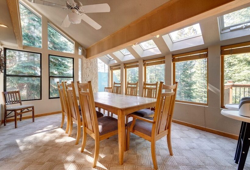 Expansive Tahoe Donner House With Hot Tub!