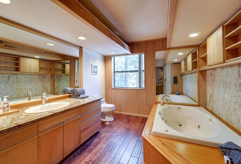 Expansive Tahoe Donner House With Hot Tub!