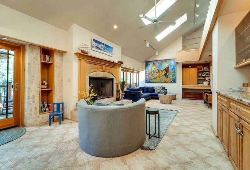 Expansive Tahoe Donner House With Hot Tub!