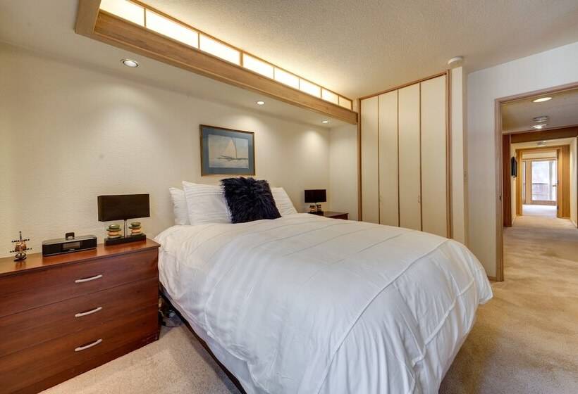 Expansive Tahoe Donner House With Hot Tub!