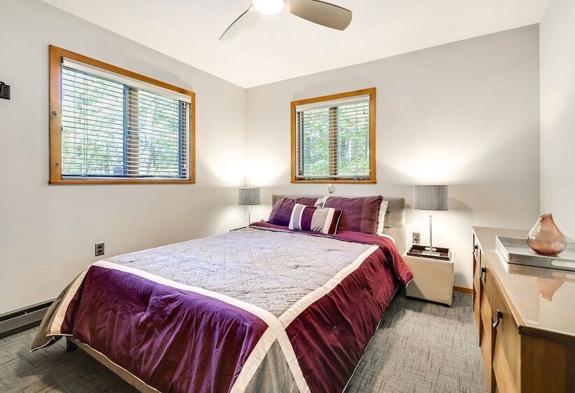 Gorgeous Bushkills Lodge W/ Pool Access!