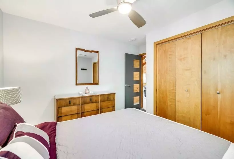 Gorgeous Bushkills Lodge W/ Pool Access!