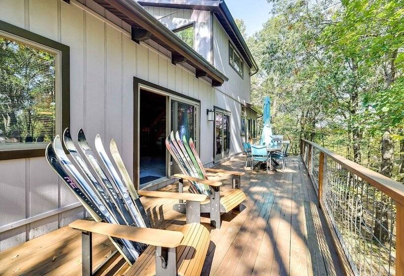 Gorgeous Bushkills Lodge W/ Pool Access!