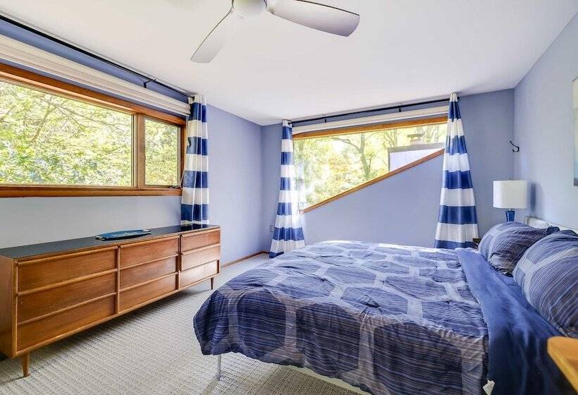 Gorgeous Bushkills Lodge W/ Pool Access!