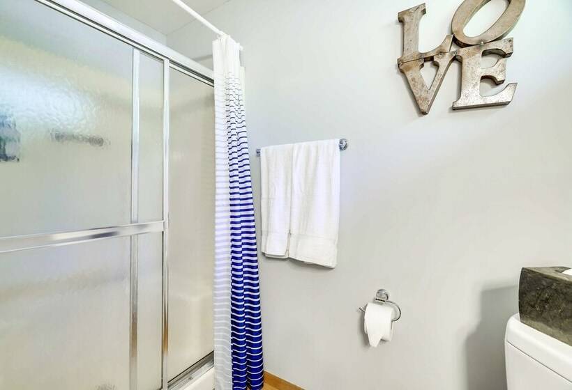 Gorgeous Bushkills Lodge W/ Pool Access!