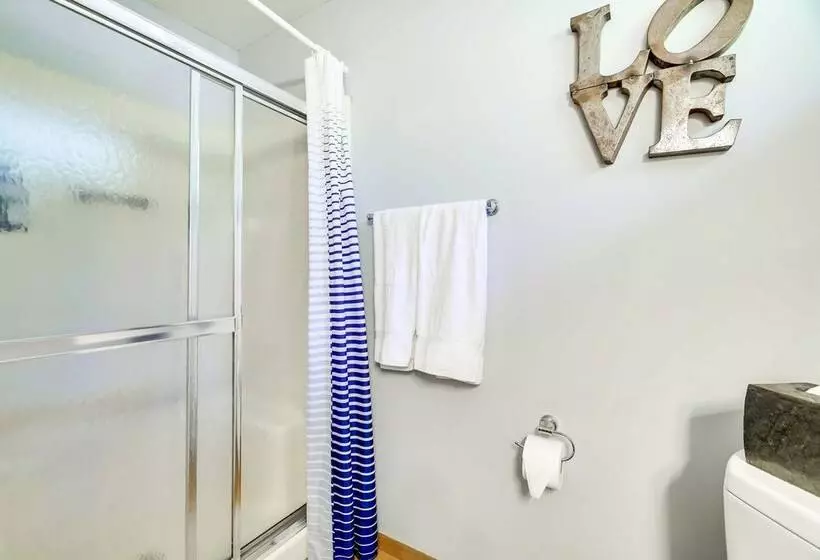 Gorgeous Bushkills Lodge W/ Pool Access!