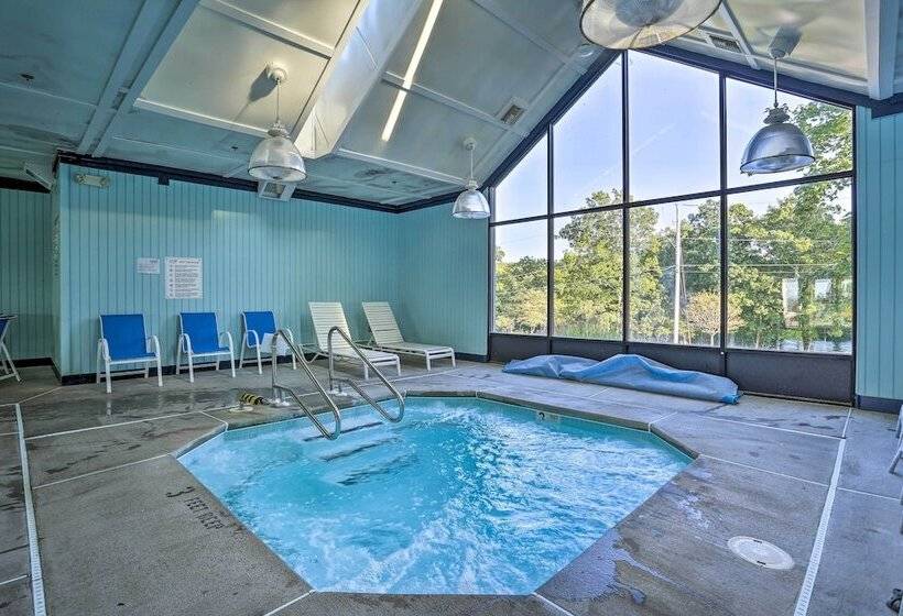 Gorgeous Bushkills Lodge W/ Pool Access!