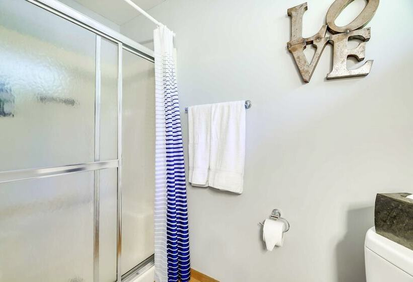 Gorgeous Bushkills Lodge W/ Pool Access!