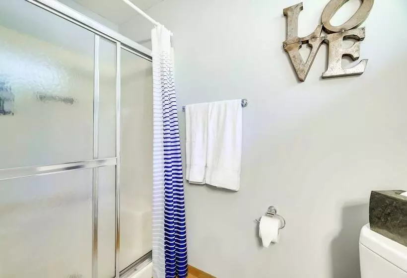 Gorgeous Bushkills Lodge W/ Pool Access!