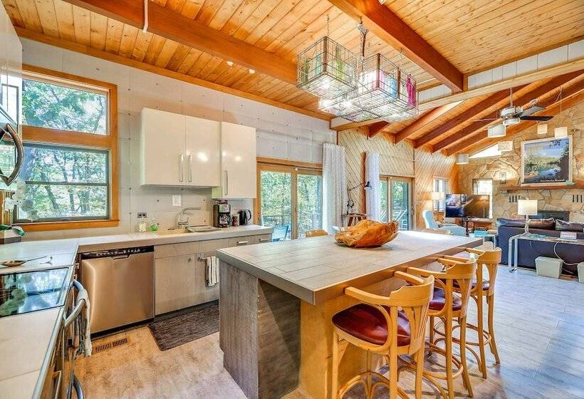 Gorgeous Bushkills Lodge W/ Pool Access!