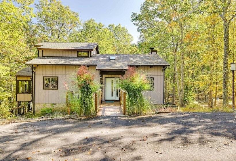 Gorgeous Bushkills Lodge W/ Pool Access!