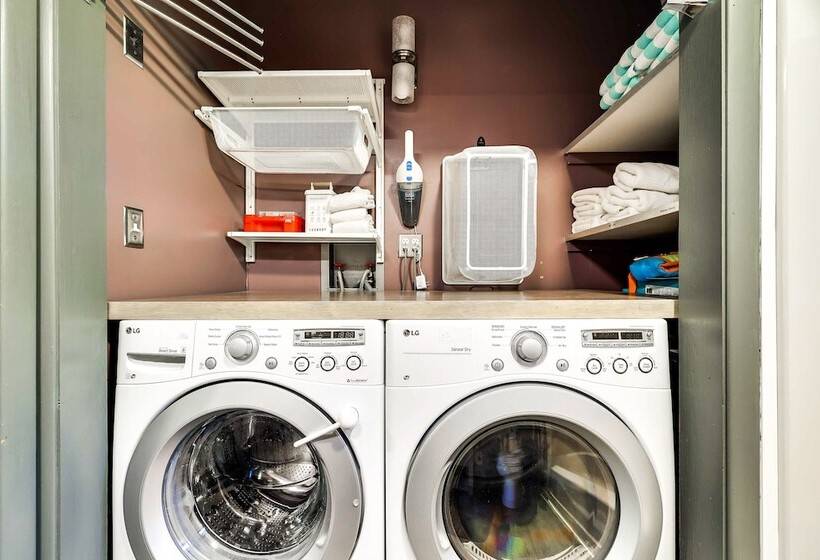 Gorgeous Bushkills Lodge W/ Pool Access!