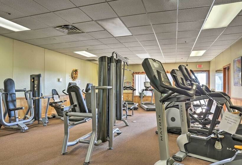 Gorgeous Bushkills Lodge W/ Pool Access!