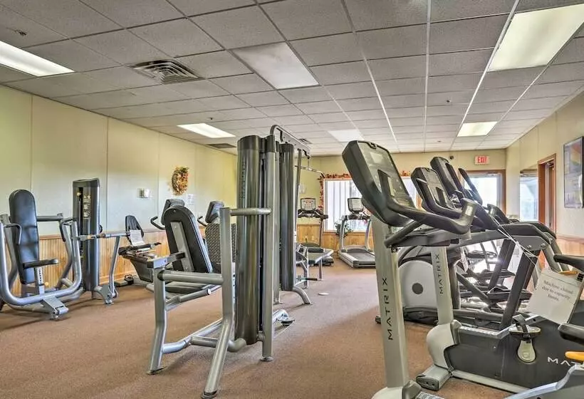 Gorgeous Bushkills Lodge W/ Pool Access!