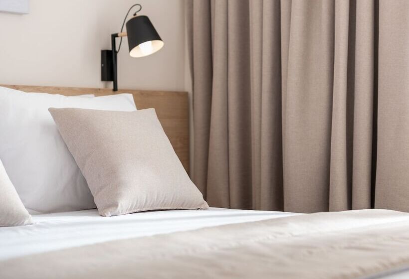 בית מלון כפרי Calives Premium Stay