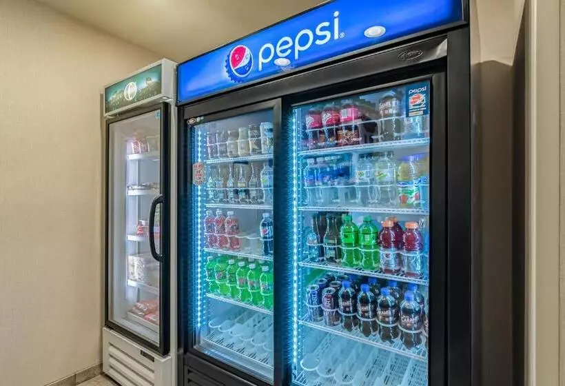 Hotelli Cobblestone Inn & Suites   Winters