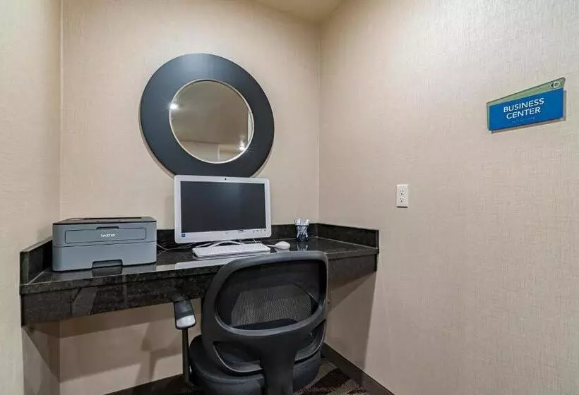 Hotelli Cobblestone Inn & Suites   Winters