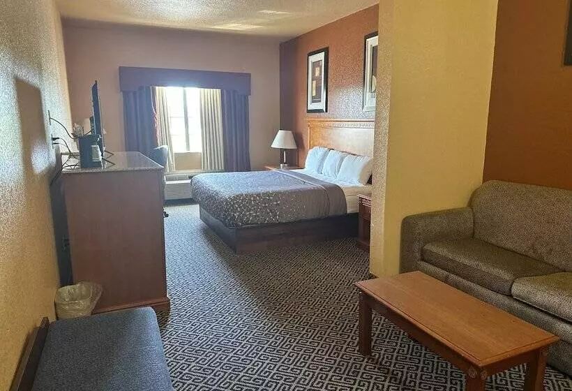 Hotelli Hiway Inn Express