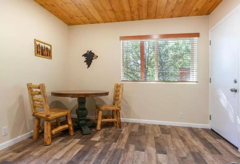 Hotelli Tahquitz Pines Retreat