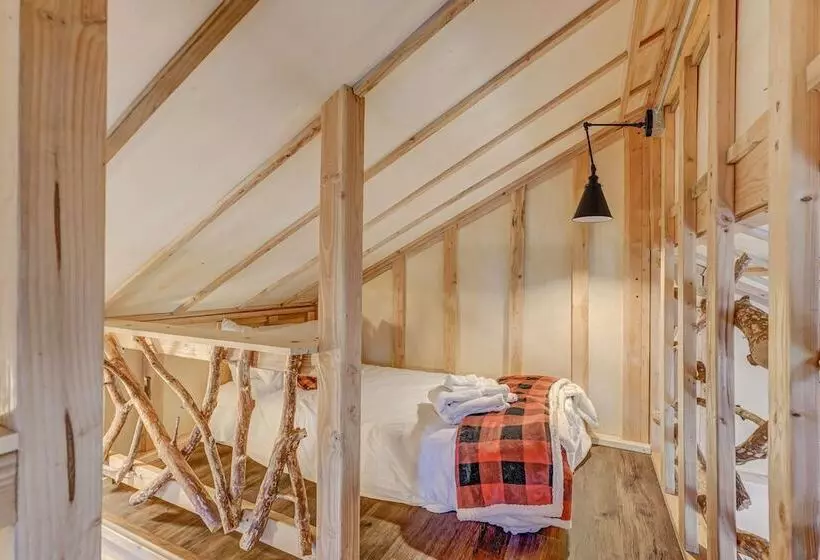 Hotelli Tree Deer Blind