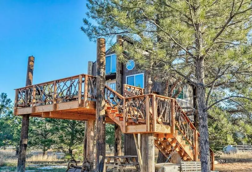 Hotelli Tree Deer Blind