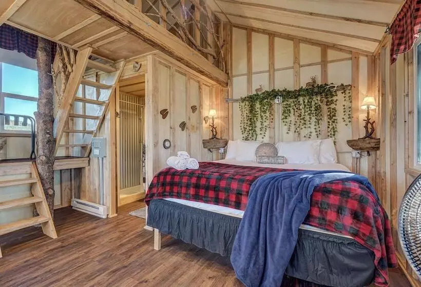 Hotelli Tree Deer Blind