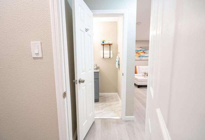 هتل University Serenity Suites 14th