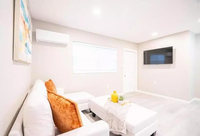 Hotelli University Serenity Suites 14th