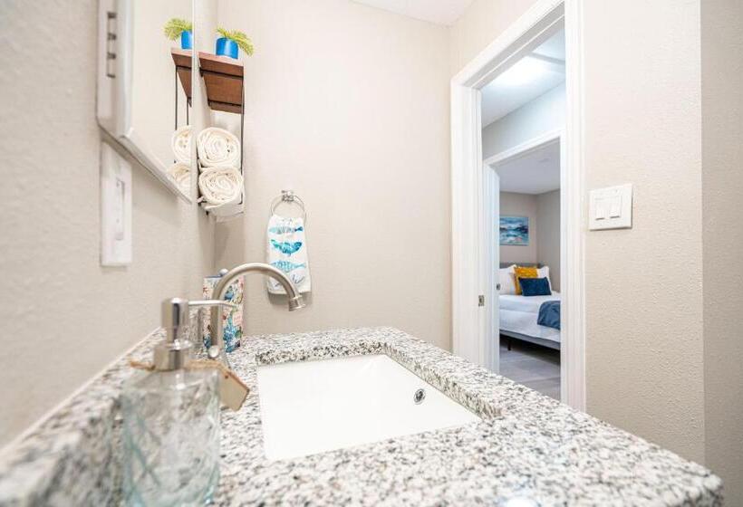 هتل University Serenity Suites 14th