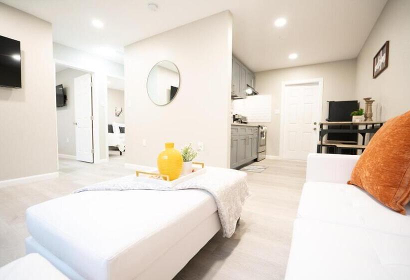 هتل University Serenity Suites 14th