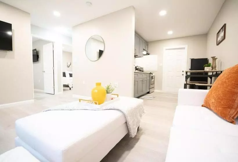 Hotelli University Serenity Suites 14th