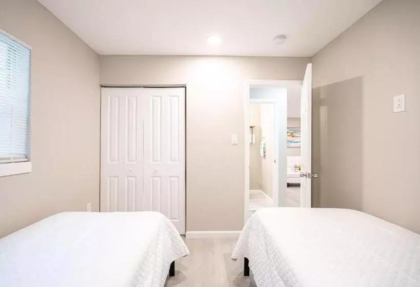 Hotelli University Serenity Suites 14th