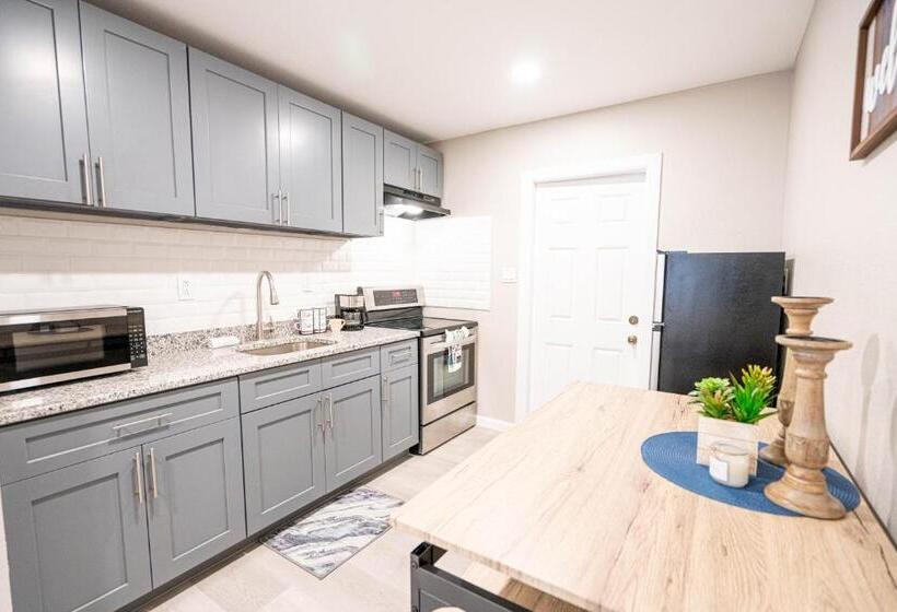 هتل University Serenity Suites 14th