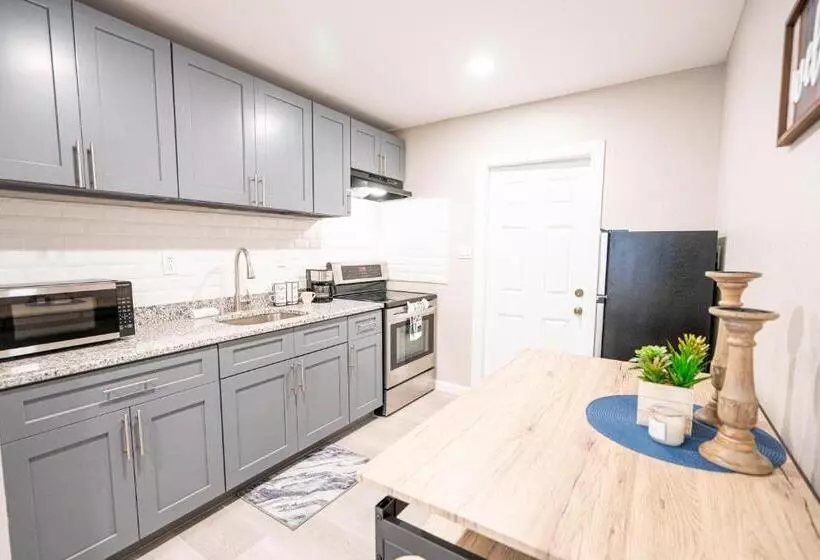 Hotelli University Serenity Suites 14th
