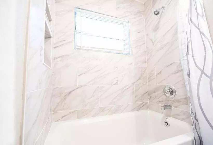 Hotelli University Serenity Suites 14th