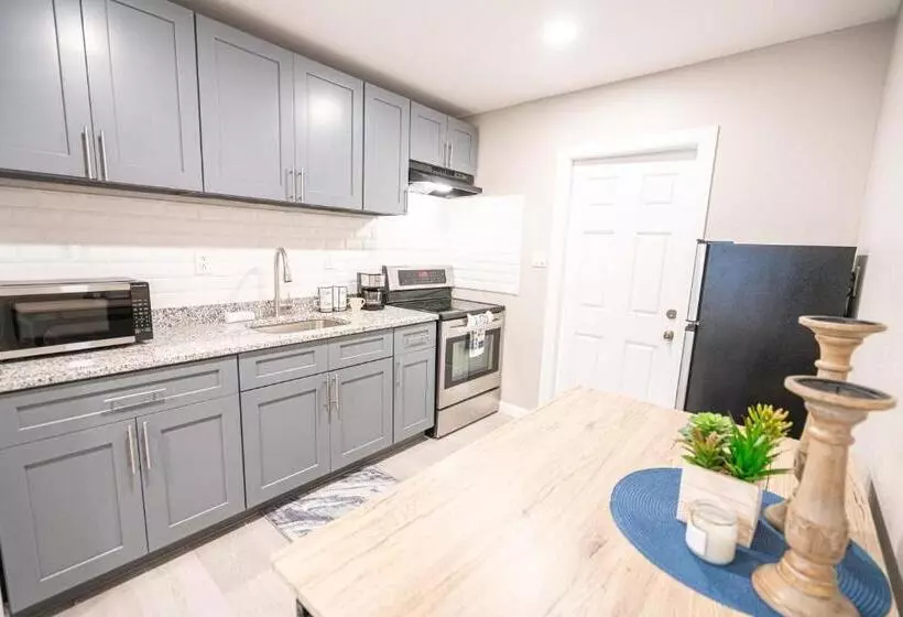 Hotelli University Serenity Suites 14th