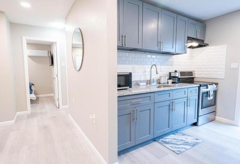 هتل University Serenity Suites 14th