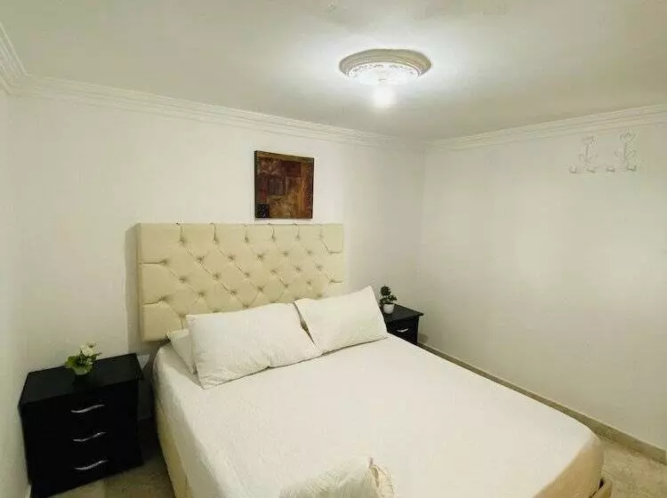 Hotelli West California