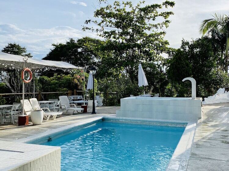 هتل West California