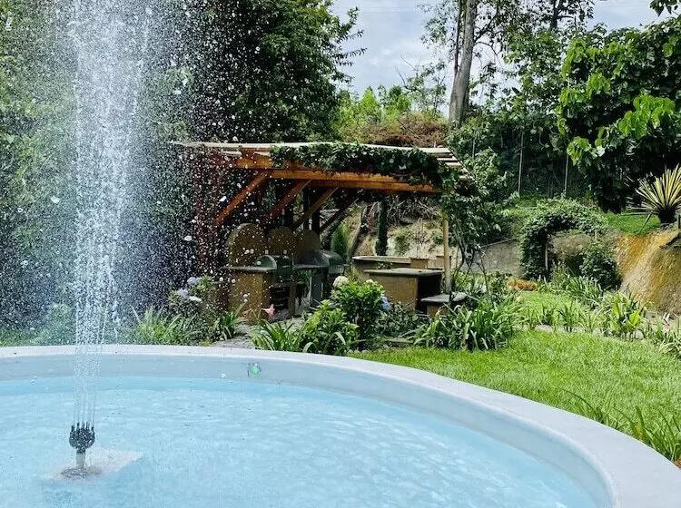 Hotelli West California