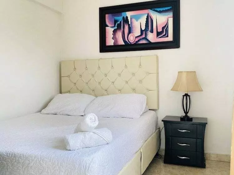 Hotelli West California