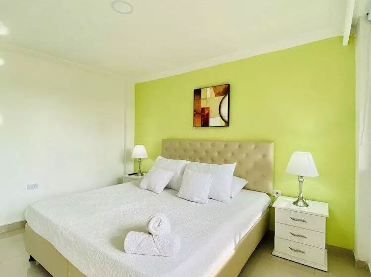 Hotelli West California