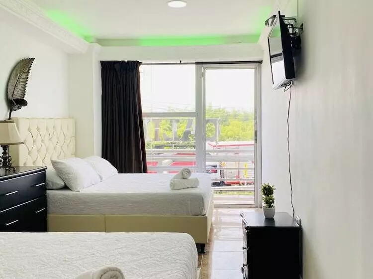 Hotelli West California