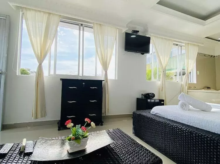 Hotelli West California