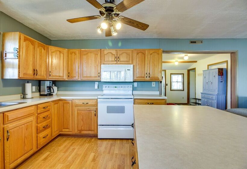 Lakefront Park Rapids Cabin W/ Grill & Fire Pit!